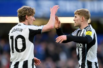 アンソニー・ゴードン（左）とルイス・ホール（右）