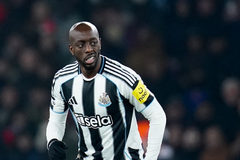 M*K様 【最終値下げ】ニューカッスルNewcastle United JOEL 約107億円で加入も3ゴールのみ…ニューカッスルFWが1年で退団？ 評価額
