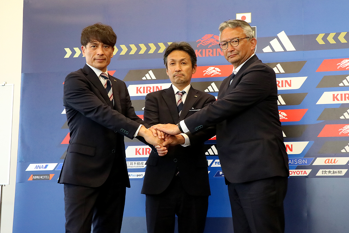 宮本恒靖（JFA会長）、狩野倫久（なでしこジャパン監督）、今泉守正（JFA女子委員長）