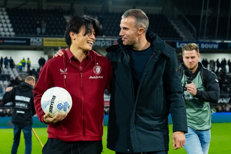上田綺世、ロビン・ファン・ペルシ
