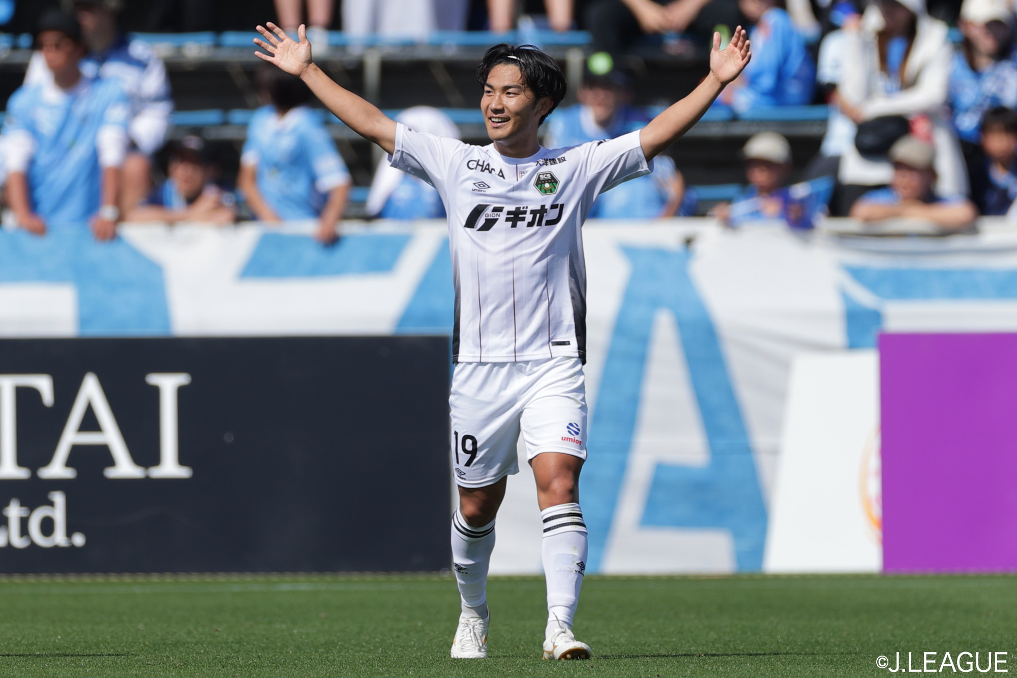 エナジー全開”の相模原、前半一挙3得点で横浜FCを圧倒…DF沖田空は早く