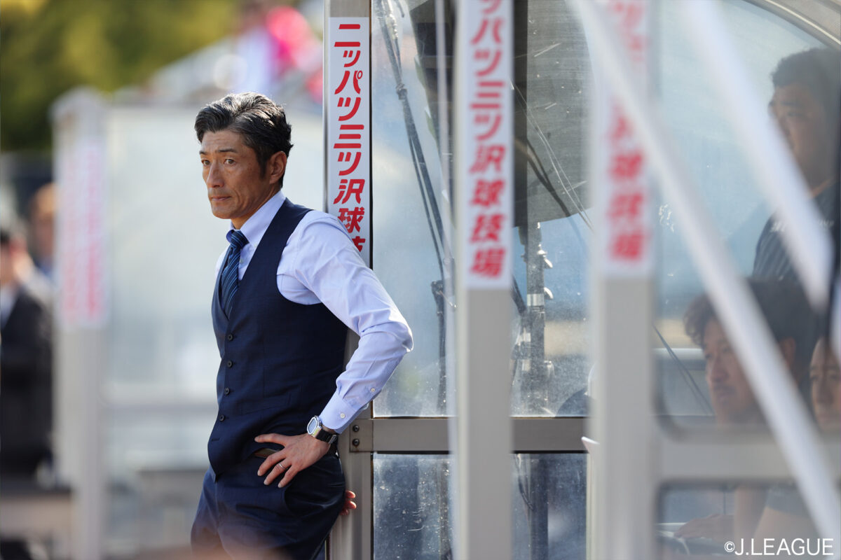 前半3失点に横浜FCサポーター沈黙…須藤大輔監督は「当たり前」と理解示す「選手は私の鏡。準備ができていなかった」
