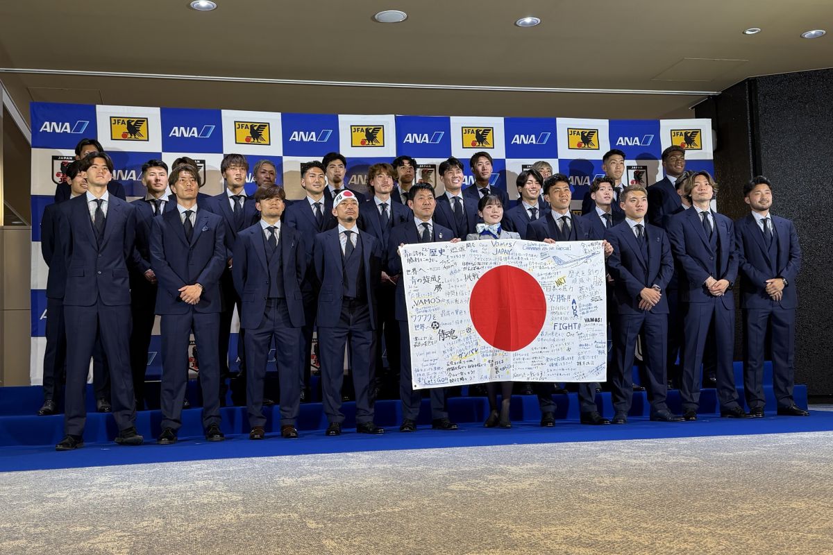 いよいよ日本代表が出国！ 森保監督「勇敢な姿を」 長友は“闘魂