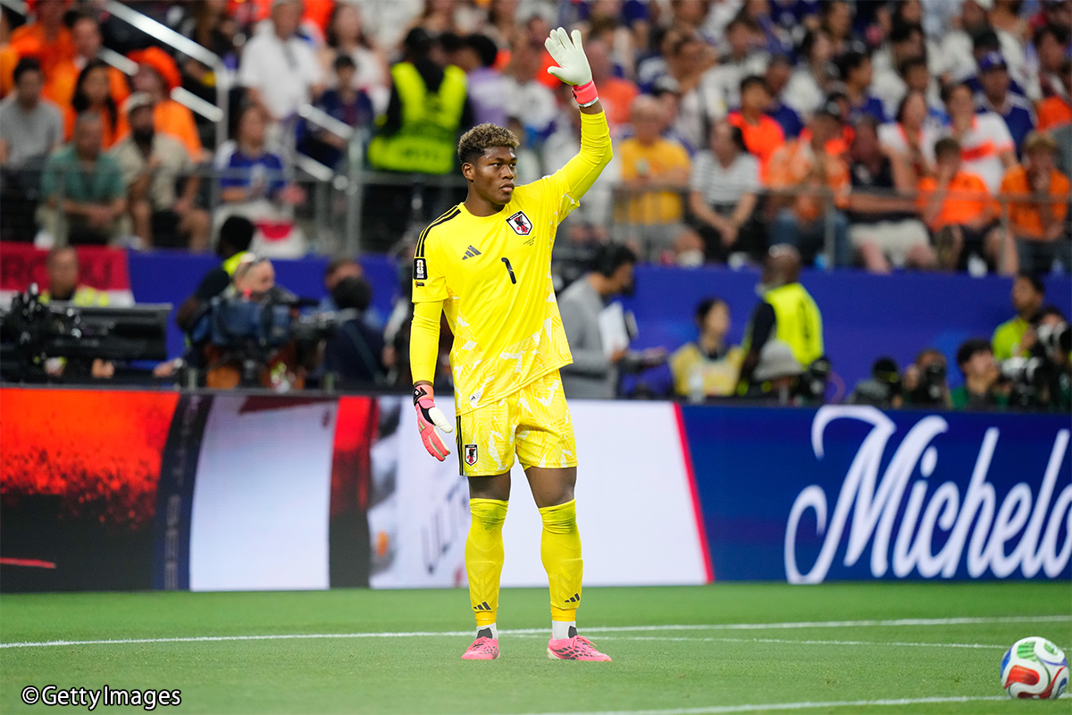  サッカー日本代表 GK ユニフォーム 鈴木彩艶 オマケ付き 日本の“守護神”GK鈴木彩艶が好セーブで勝ち点1を呼び込む「1点差だっ
