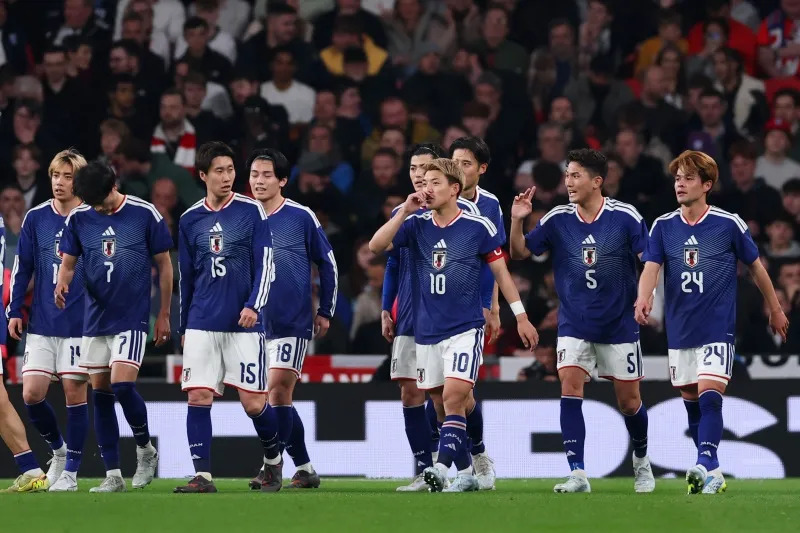 日本代表、W杯グループステージ全3試合でホームユニフォーム着用！　FIFAがグループステージの各国ユニ発表