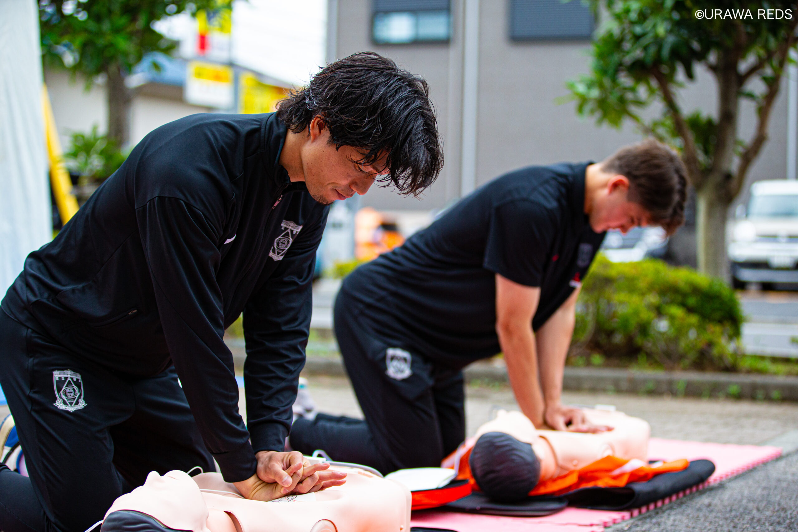 写真・4枚目】3日間で18会場へ。浦和レッズの選手たちが街に出た理由