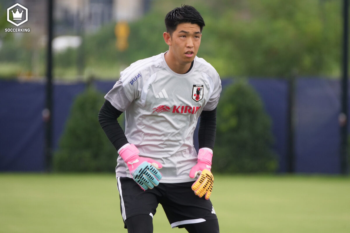 居残りシュート練習は塩貝健人との“終わらない戦い”？　GK早川友基が明かす「基本的に彼らが決めないと終わらないので（笑）」