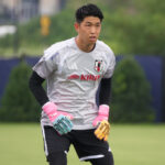 居残りシュート練習は塩貝健人との“終わらない戦い”？　GK早川友基が明かす「基本的に彼らが決めないと終わらないので（笑）」