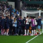 喜びの最中に悲劇…イングランド代表MFヘンダーソン、試合後に担架でピッチを後に