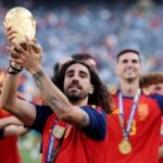 スペイン代表DFククレジャ、W杯優勝公約を実行！　監督の顔のタトゥーを腕に入れる