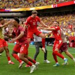 スイスが16強の壁突破、72年ぶりのW杯準々決勝進出！　コロンビアとのPK戦突入の激闘を制す