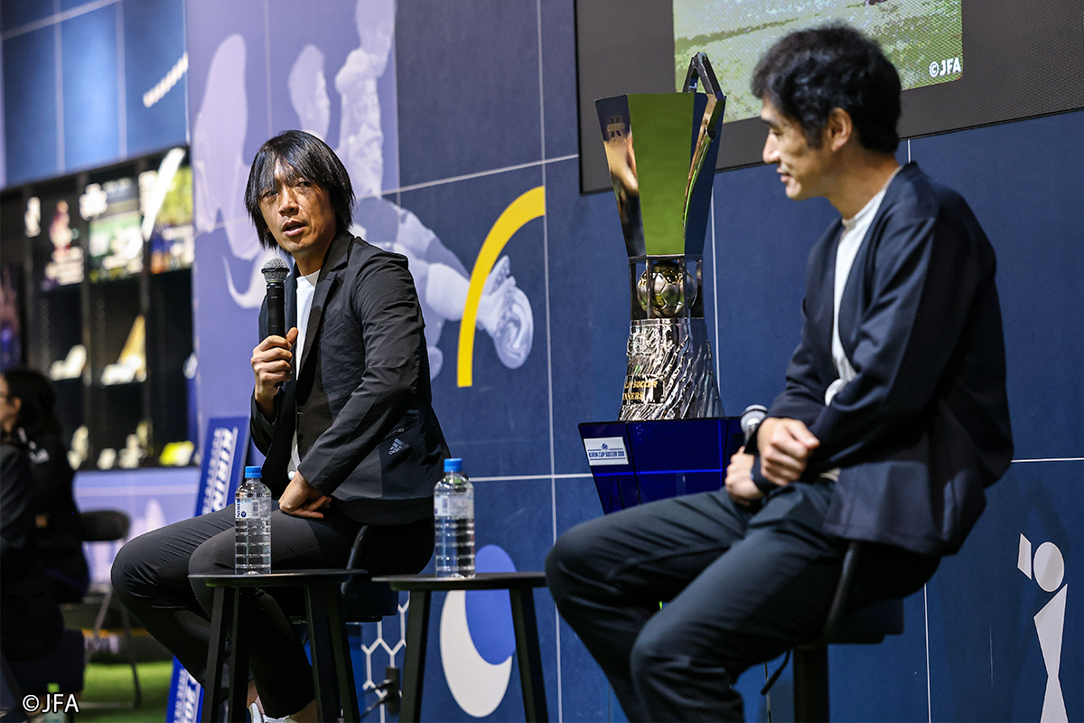 「一番後ろだよ」と促され…日本代表の中村俊輔コーチが明かす、A代表初招集での“洗礼”